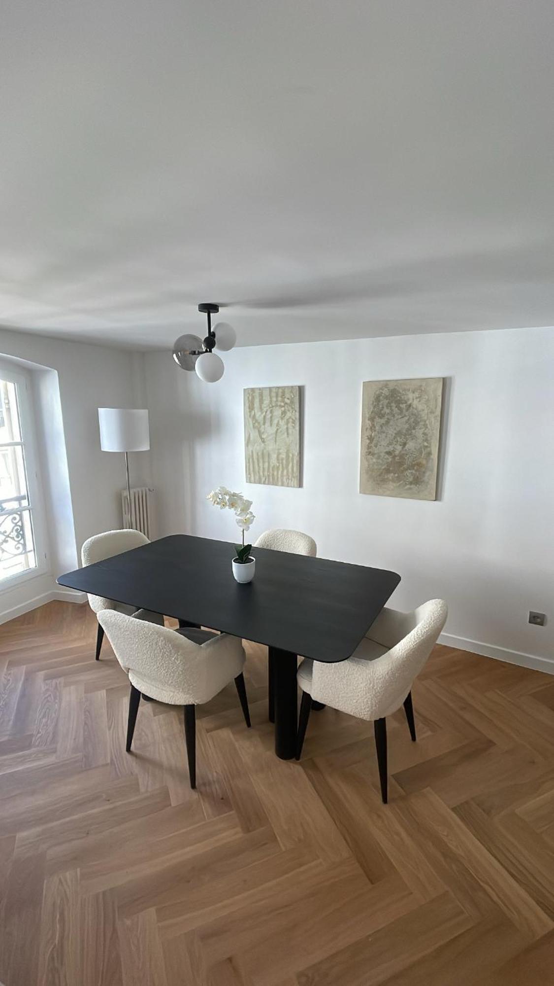Neuf A 500m Des Champs-elysees Parijs